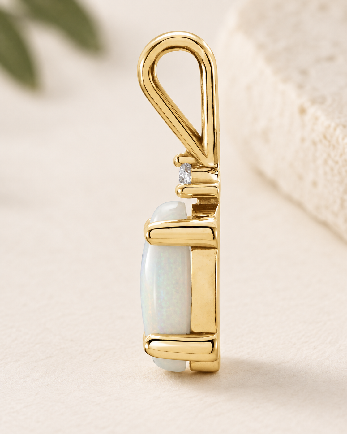 Висулки · 14K жълто злато · Естествен бял опал · Овална · 7 × 5 mm · 0,01 ct — профил на медальона