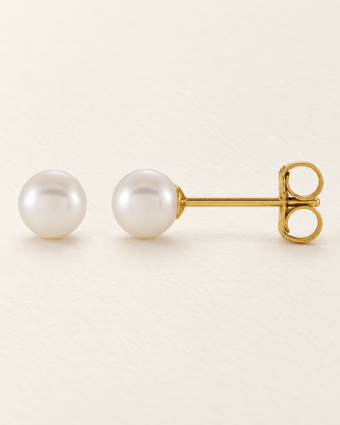 Обеци · 14K жълто злато · Култивирана бяла сладководна перла · Перла · 4,0-4,5 mm — изглед отпред и профил