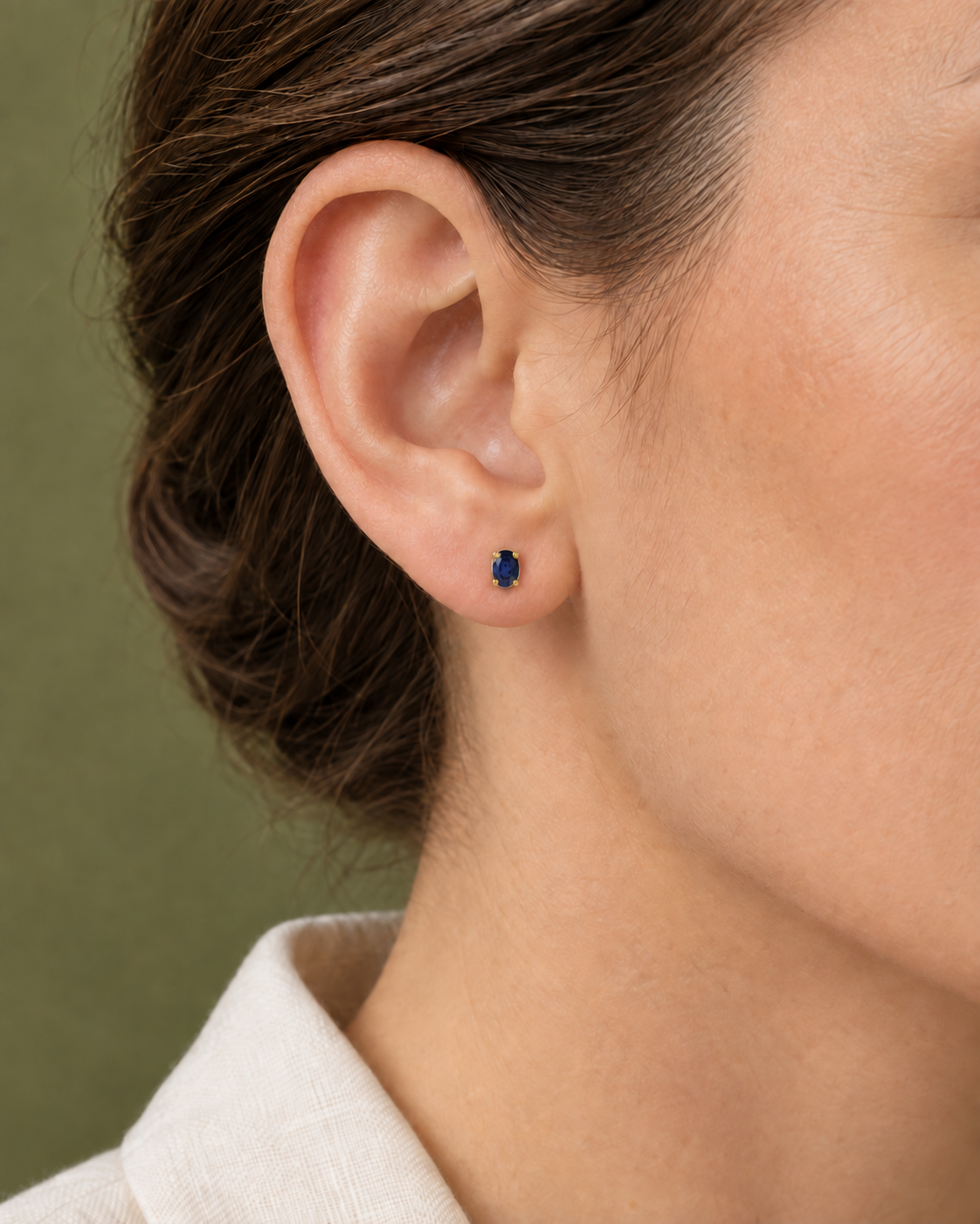 Обеци · 14K жълто злато · Естествен син сапфир — сапфир 4 × 3 mm върху ухо