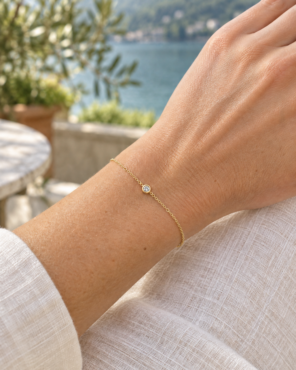 Гривни · 14K жълто злато Vermeil · Лабораторно създаден диамант · Кръгла · 2,8 mm · 0,08 ct — носено върху човек